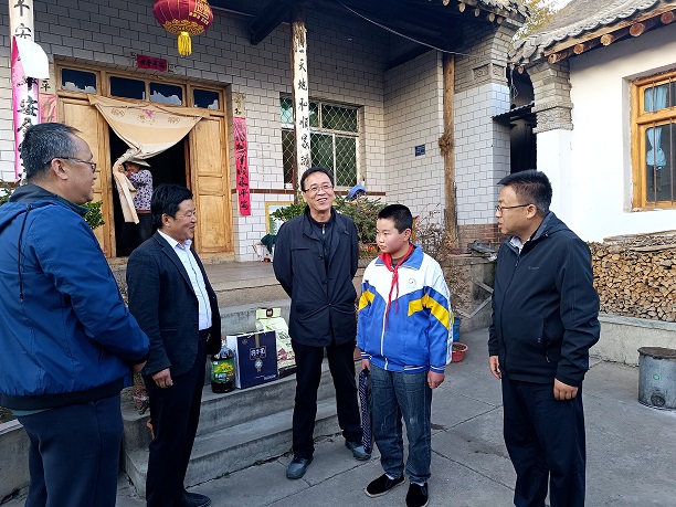 公司党委书记、董事长高育忠一行赴岷县对接帮扶工作并开展慰问