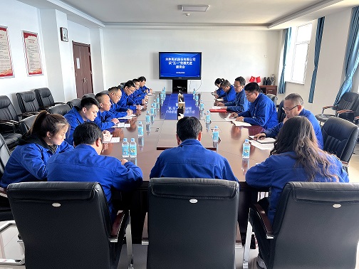 公司组织召开“五一”劳模先进座谈会